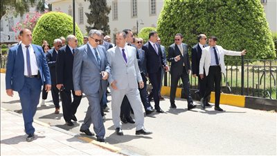 وزير الزراعة ورئيسا لجنتي الزراعة بمجلسي النواب والشيوخ وعدد من أعضاء المجلسين يتفقدون المتحف الزراعي 