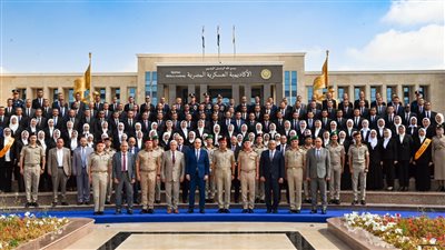 الأكاديمية العسكرية المصرية تحتفل بتخرج دورتين تدريبيتين لمهندسى وزارة الموارد المائية والرى ومهندسى المركز الوطنى لتخطيط إستخدامات أراضى الدولة بعد إتمام فترة تأهيلهم