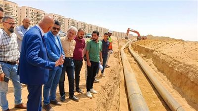 وزير الإسكان يتابع مشروعات المرافق الجاري تنفيذها بالعبور الجديدة