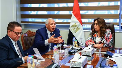 وزيرة التنمية المحلية تتابع مع محافظ الوادي الجديد الخطوات التنفيذية لإنشاء مركز إنتاج الحرير الطبيعي