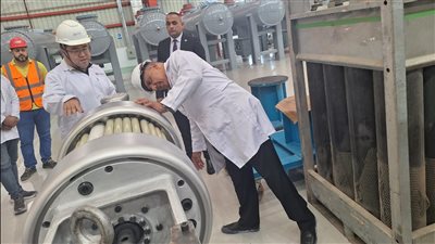 وزير الكهرباء والطاقة المتجددة فى زيارة ميدانية إلى مصانع شركة 