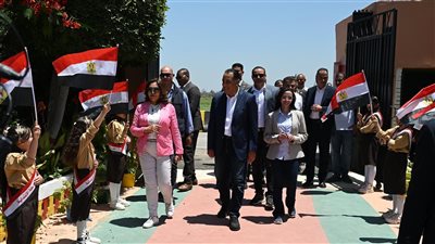 رئيس الوزراء يتفقد مدرسة رزق درويش الابتدائية بزاوية صقر