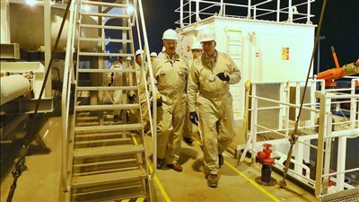 وزير البترول يُجري جولة تفقدية بميناء الإسكندرية لمتابعة أعمال تجهيز سفينة التغييز 