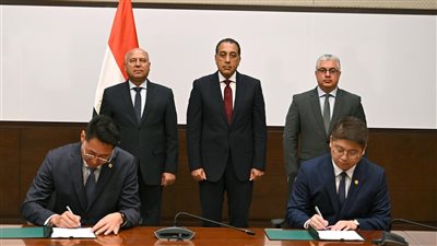 رئيس الوزراء يشهد توقيع عقد مشروع إقامة مجمع صناعي متكامل لإنتاج مستلزمات الطاقة الشمسية