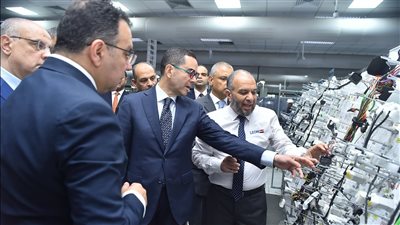 وزير الاستثمار يقوم بجولة تفقدية بعدد من الشركات بالمنطقة الحرة بمدينة نصر واستعراض خططها التوسعية بالسوق المصري