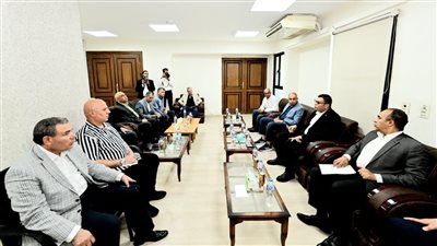 وزير الإسكان ومحافظ المنيا يعقدان اجتماعا مع نواب البرلمان عن المحافظة