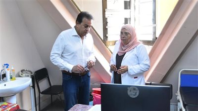 وزير الصحة يتفقد المركز الصحي الحضري بصقر قريش