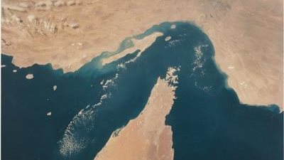 البرلمان الإيرانى يوافق على إغلاق مضيق هرمز