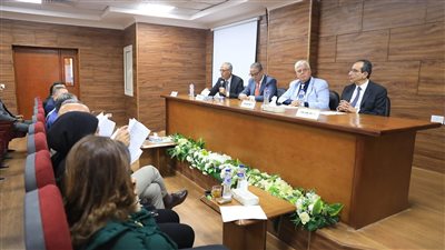 وزير التعليم العالي يعقد اجتماعًا مع رؤساء الجامعات الحكومية