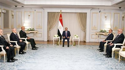 رئيس مجلس الدولة يؤدي اليمين الدستورية أمام الرئيس السيسي