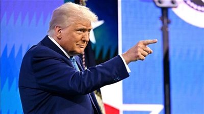 ترامب يتراجع عن تصريح تغيير نظام إيران.. ويؤكد: لديهم نفط كثير أمورهم بخير