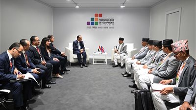 رئيس الوزراء يلتقي رئيس وزراء نيبال