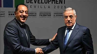 رئيس الوزراء يلتقى نظيره الجزائرى