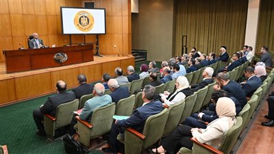 وزير الصناعة والنقل يوجه بضرورة العمل مع منتجي الأسمنت على سرعة تشغيل خطوط الإنتاج المتوقفة 