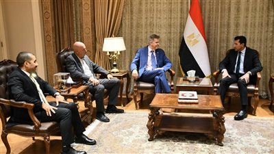 وزير الرياضة يلتقي رئيس الاتحاد الدولي للخماسي الحديث