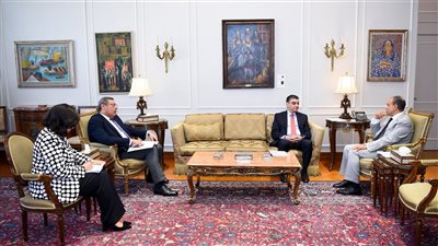 وزير الخارجية والهجرة يلتقي رئيس هيئة الشراء الموحد لبحث تعزيز التعاون