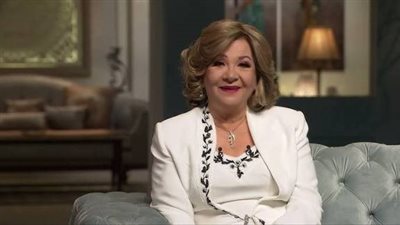 هناء الشوربجي تكشف سبب رفضها صداقات الوسط الفني