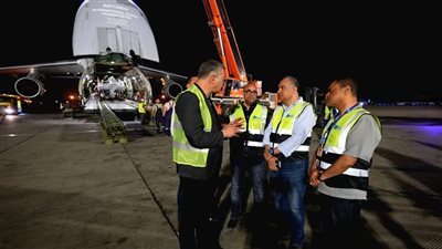 وزير البترول يشهد وصول ذراع التحميل البحري الأخير (Loading  Arm) إلى مطار القاهرة