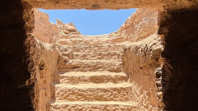 اكتشاف مقابر جديدة من العصرين اليوناني والروماني بنقوش هيروغليفية في الجبانة حول منطقة ضريح الآغاخان بأسوان