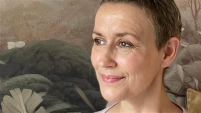 من هي ليزا نلسون التي اتهمت مها الصغير بسرقة لوحتها؟