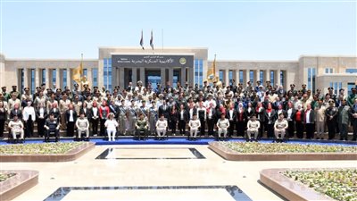 الفريق أحمد خليفة رئيس أركان حرب القوات المسلحة يشهد تخرج دورات جديدة من دارسى الأكاديمية العسكرية للدراسات العليا والإستراتيجية