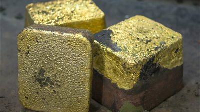 استقرار أسعار الذهب بين مخاوف التجارة وعوائد الخزانة