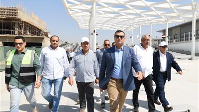 وزير الإسكان يتفقد المنطقة الاستثمارية ومشروع الأرينا بحدائق 