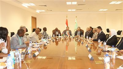 وزير الزراعة يبحث مع وفد برلماني ناميبي تعزيز التعاون في المجال الزراعي بين البلدين