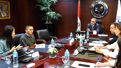  الهيئة العامة للاستثمار تبحث سُبل نقل سلاسل الإنتاج الصينية في قطاع الملابس إلى مصر