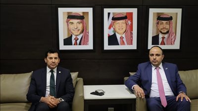 وزير الشباب والرياضة يصل إلى الأردن للمشاركة في تدشين الخطة التنفيذية للاستراتيجية العربية للشباب والسلام والأمن 