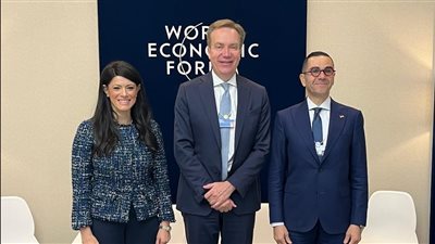 المشاط تبحث مع رئيس المنتدى الاقتصادي العالمي (WEF) تأثير التطورات العالمية والإقليمية على الوضع الاقتصادي