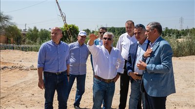 في ضوء تدفق الاستثمارات بالمنطقة.. رئيس اقتصادية قناة السويس في جولة موسعة بمنطقة 