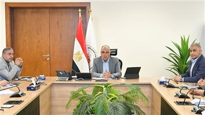 وزير الري يستعرض أحدث المعدات والتقنيات المستخدمة عالميًا في مجال تطهير وصيانة المجاري المائية