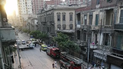 قصة عقار العطارين بالإسكندرية المنهار.. جثت تحت الأنقاض