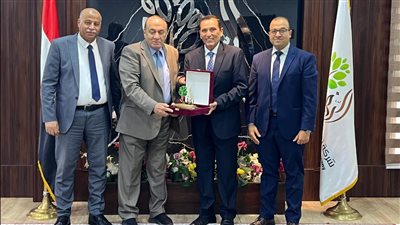 رئيس مجلس إدارة شركة تنمية الريف المصرى الجديد يستقبل وفد مجموعة 