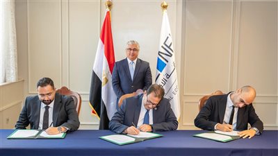 رئيس اقتصادية قناة السويس يشهد توقيع عقد توسعات مشروع شركة النيل لإعادة تدوير البلاستيك