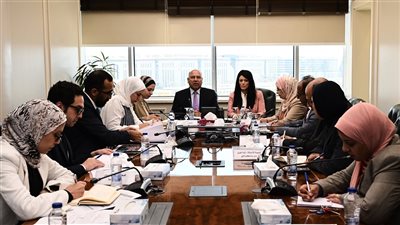 وزير الصناعة والنقل ووزيرة التخطيط في اجتماع تنسيقي موسع لوضع خارطة طريق للتعامل مع آلية تعديل حدود الكربون