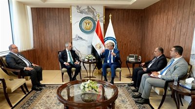 وزير البترول يبحث مع شركة 