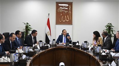 رئيس الوزراء يُتابع الخطة التنفيذية لمحطات تحلية مياه الساحل الشمالي الغربي