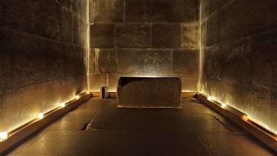 وزارة السياحة والآثار: تحديث نظام الإضاءة الداخلية لأهرامات الجيزة