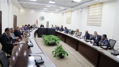 وزير التعليم العالي يعقد اجتماعًا مع ممثلي مؤسسة كلاريفيت لتعزيز التعاون المشترك