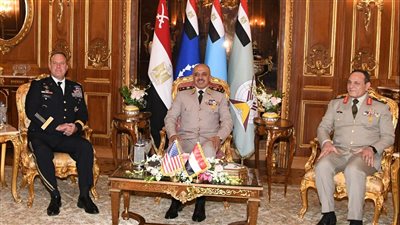 الفريق أحمد خليفة رئيس أركان حرب القوات المسلحة يلتقى قائد القيادة المركزية الأمريكية