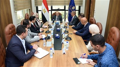  رئيس هيئة الدواء يبحث مع «جونسون آند جونسون» سياسات الشركة لتوسيع استثماراتها في سوق الدواء المصري