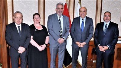 وزير الطيران يستقبل نائب رئيس 