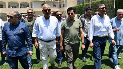 وزير الشباب والرياضة ومحافظ الجيزة يفتتحان 5 ملاعب متنوعة بمراكز شباب كفر غطاطي وساقية مكي وجزيرة الدهب