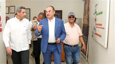 وزير قطاع الأعمال يلتقي محافظ السويس وعددًا من نواب البرلمان 