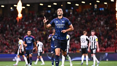 أرسنال يهزم نيوكاسل بثلاثية في مباراة مثيرة