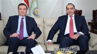 وزير الزراعة يستقبل وزير الشئون النيابية والقانونية لمناقشة التعديلات لقانون التعاونيات الزراعية