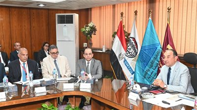 وزير قطاع الأعمال العام يتابع الموقف التنفيذي لمشروعات التطوير العقاري والمقاولات وإدارة الأصول