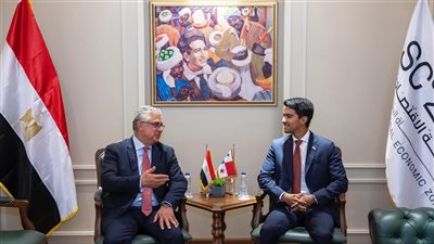 رئيس المنطقة الاقتصادية لقناة السويس يستقبل سفير جمهورية بنما بالقاهرة لتعزيز التعاون